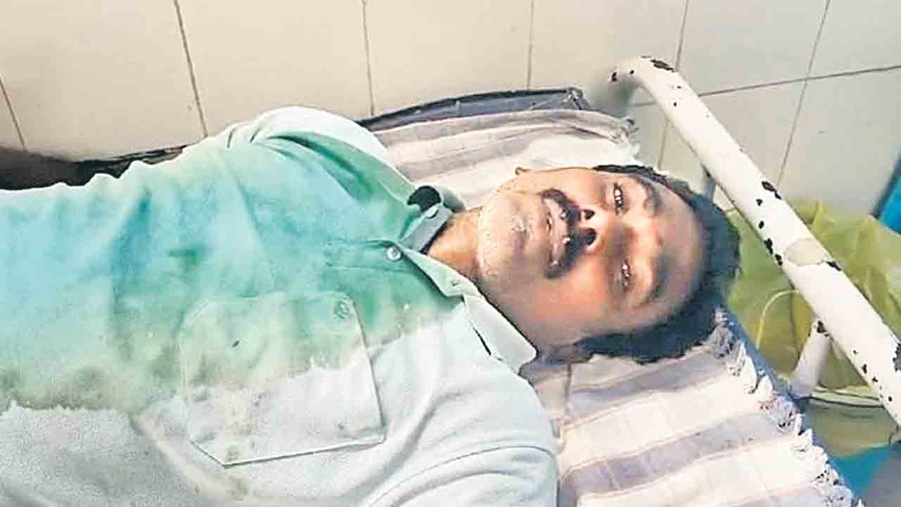 బీఆర్‌ఎస్‌ కార్యకర్త ఆత్మహత్యాయత్నం