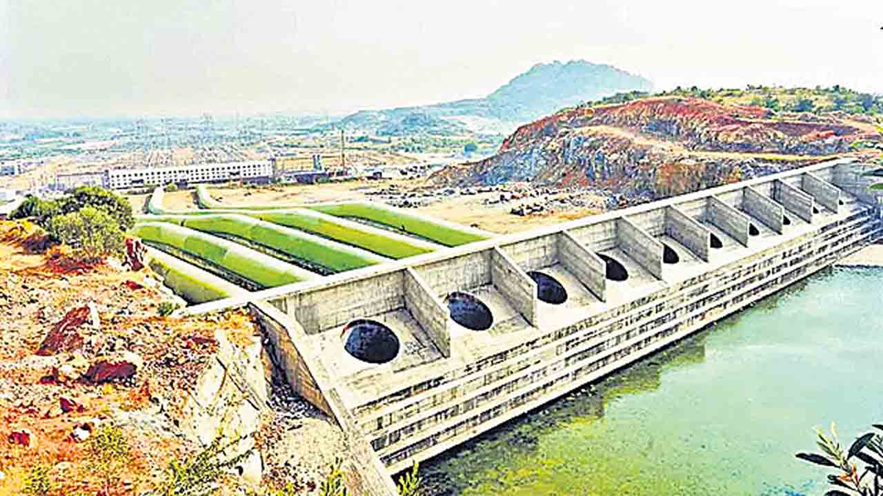 నమ్మిన ప్రజలను నట్టేట ముంచి పండుగలా!