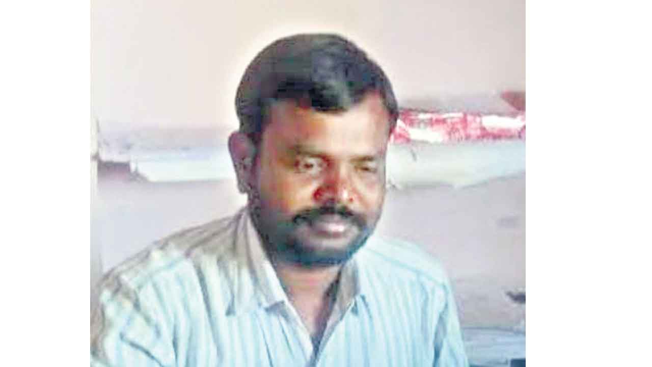 తండ్రి మరణం తట్టుకోలేక కొడుకు ఆత్మహత్య