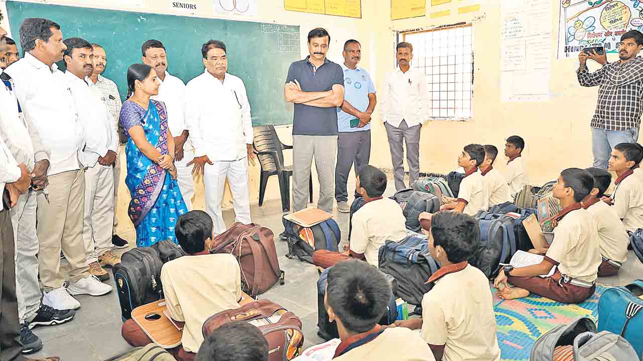 గురుకులాల నిర్వీర్యానికి ప్రభుత్వం కుట్ర