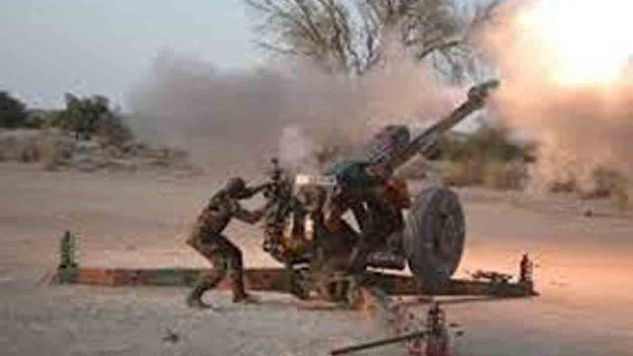 మందుగుండు పేలి ఇద్దరు సైనికులు మృతి