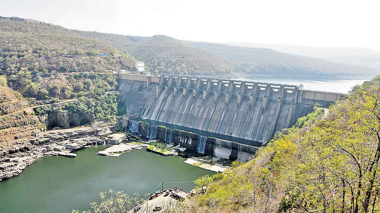 Srisailam | శ్రీశైలం ఖాళీ.. పక్క రాష్ట్రం నీటిని తరలిస్తున్నా మొద్దు నిద్ర వీడని రేవంత్‌ సర్కారు