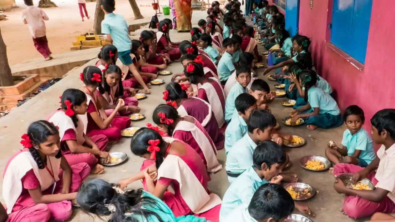 Congress Govt | ప్రకటనలే కానీ నిధులివ్వని కాంగ్రెస్‌ సర్కారు.. హాస్టళ్లలో అమలు కాని కొత్త మెనూ!