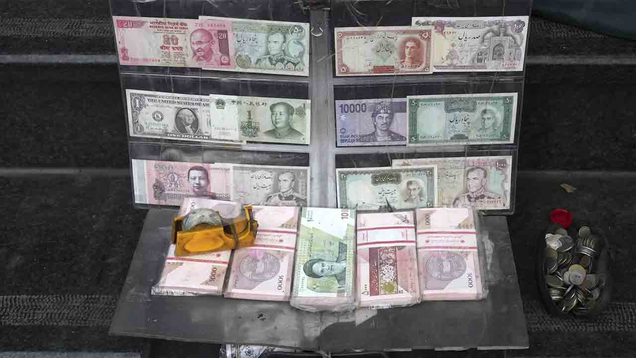 Iran Currency | డాలర్‌కు 7.77 లక్షల రియాల్స్‌.. భారీగా పతనమైన ఇరాన్‌ కరెన్సీ