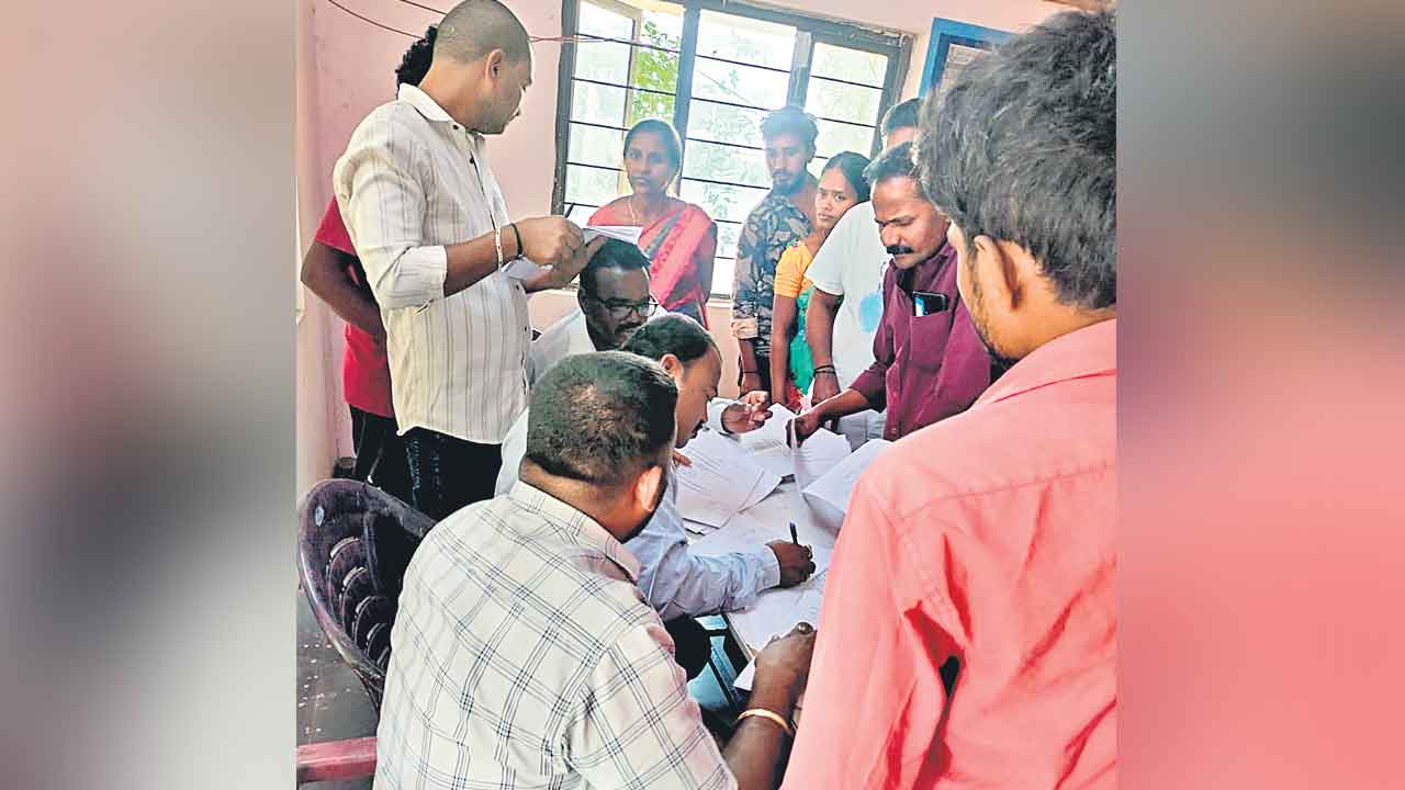 Mid Manair Dam | మధ్య మానేరు ముంపు గ్రామాల్లో కాంగ్రెస్‌ నాయకుల నయా దందా