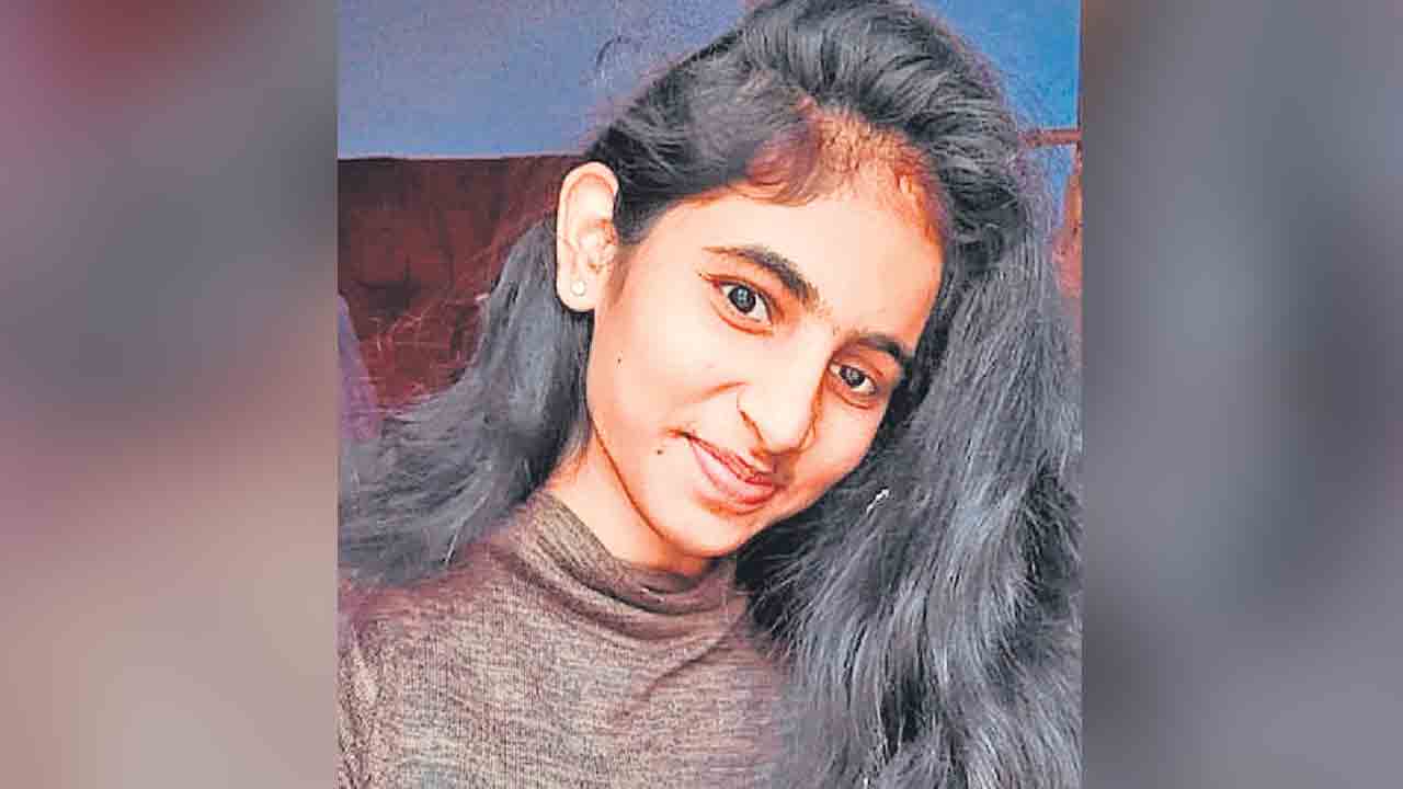 ఔటర్‌ సర్వీస్‌ రోడ్డుపై ప్రమాదం