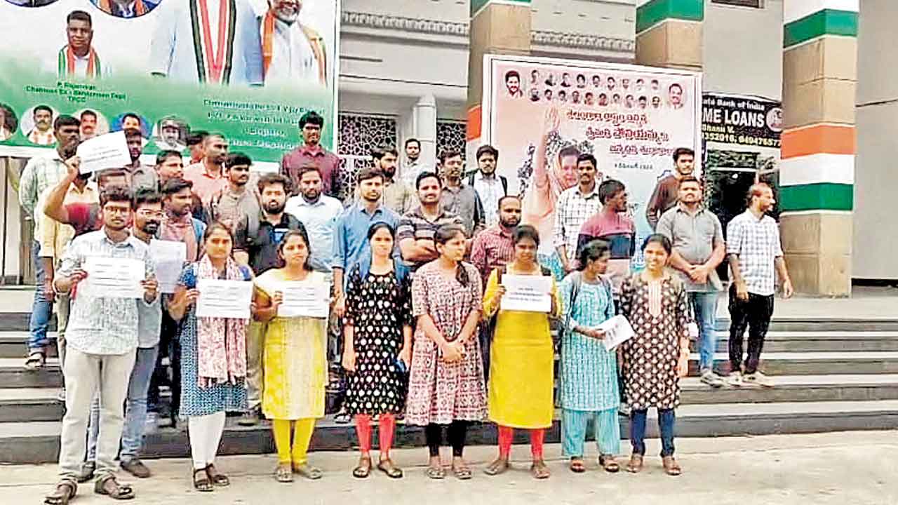 నాలుగు నెలలైనా ఆర్డర్‌ కాపీలేవీ?