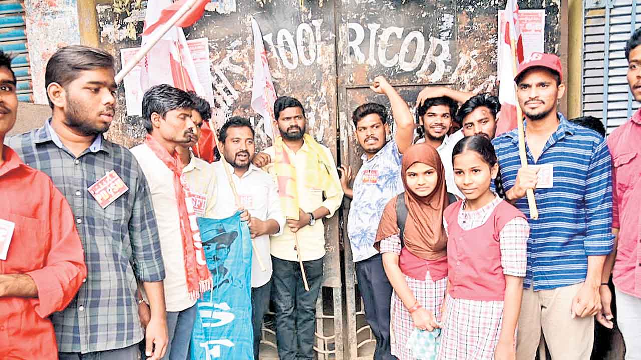 ఇంకెంతకాలం పురుగుల అన్నం?