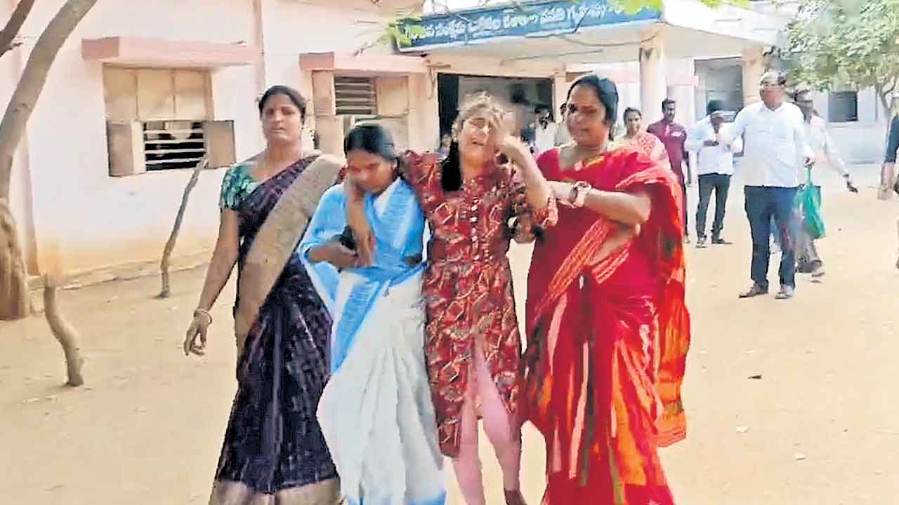 Food Adulteration | మళ్లీ ఫుడ్‌ పాయిజన్‌..  తాండూరు ఆశ్రమ పాఠశాలలో 30 మంది విద్యార్థినులకు అస్వస్థత..