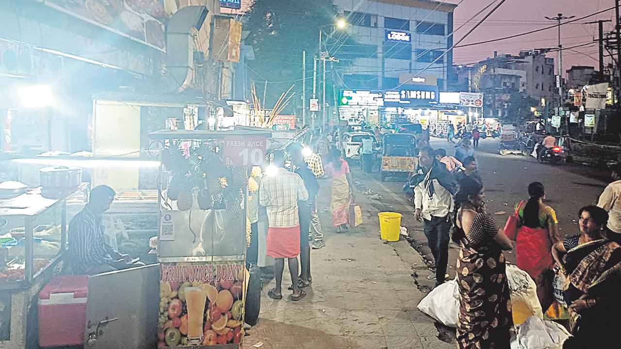 మీరు తీసేస్తే.. మేం మళ్లీ పెట్టేస్తాం!