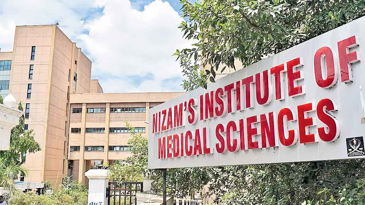 నిమ్స్‌లో ప్రాణం తీసిన బెడ్‌ల కొరత