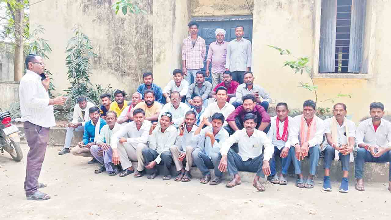 సమస్యలు పరిష్కరించకుంటే ఉద్యమం ఉధృతం చేస్తాం