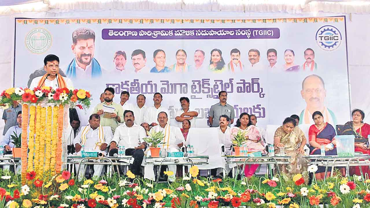 Minister Sridhar Babu | వద్దంటే ఫ్రీ బస్సు బంద్‌ చేస్తం.. మహిళపై మంత్రి శ్రీధర్‌బాబు అసహనం