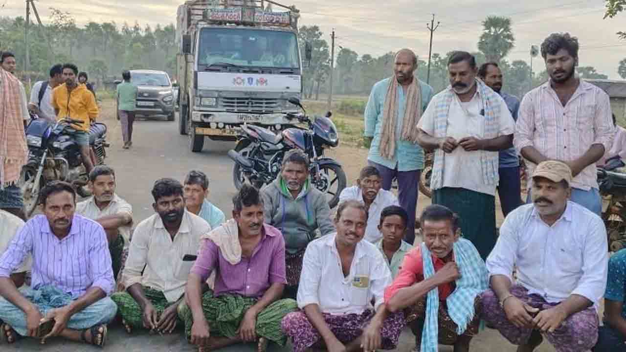 ‘పెదవాగు’ భూముల ఆక్రమణపై..భగ్గుమన్న ఆయకట్టు రైతులు