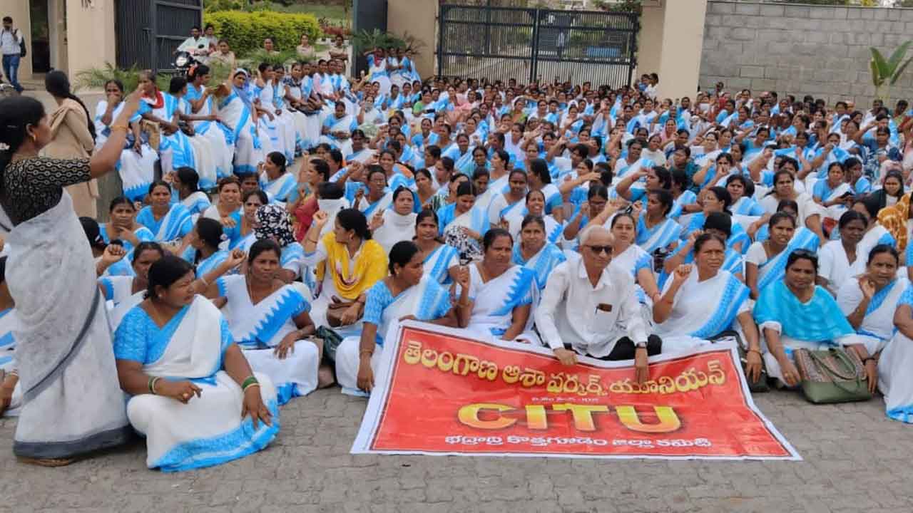 కలెక్టరేట్‌ ఎదుట ‘ఆశ’ల ర్యాలీ, ధర్నా