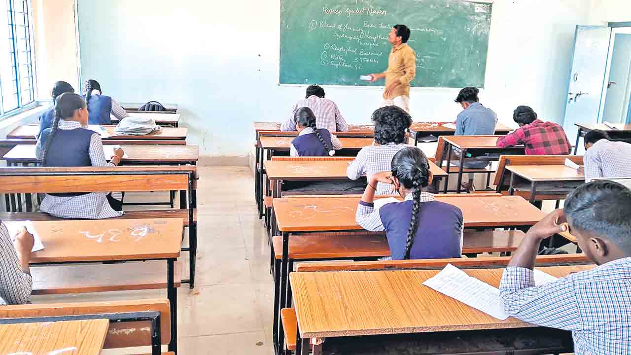 అతిథి అధ్యాపకుల ఆర్తనాదాలు!