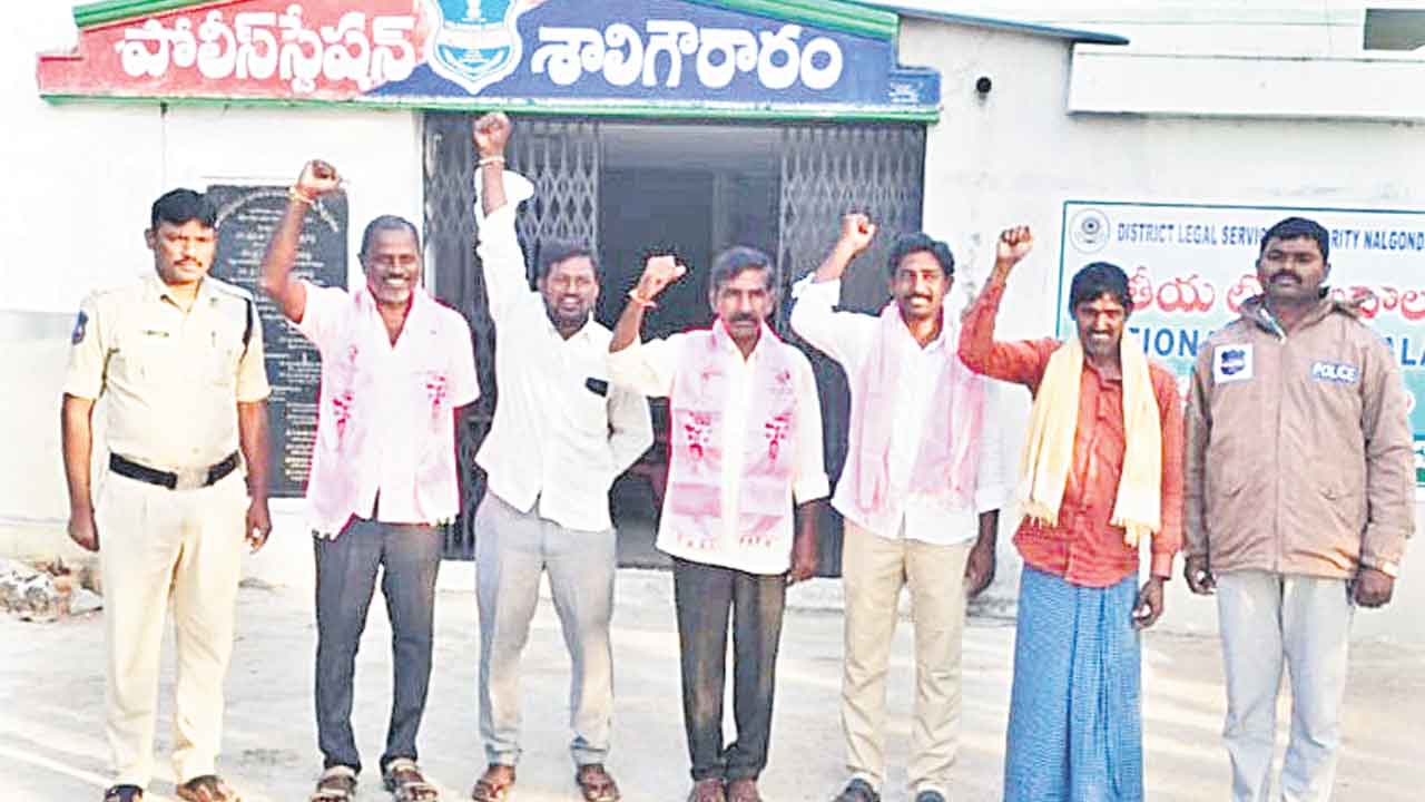 మాజీ సర్పంచ్‌ల కట్టడి