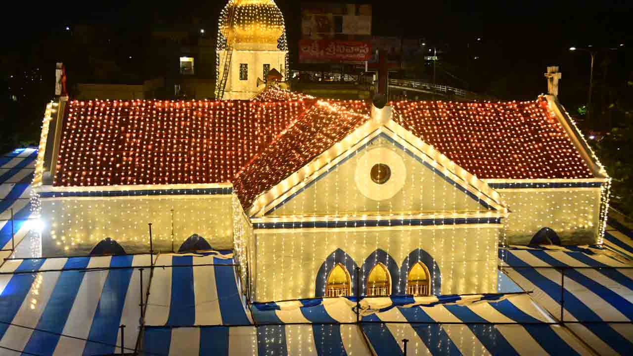 కిటకిటలాడుతున్న షాపులు