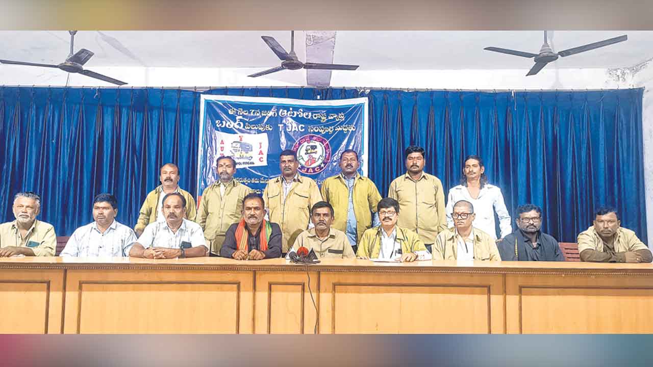 ఆటో డ్రైవర్లను ఆదుకోకపోతే ..సీఎం పెద్దపల్లి టూర్ను అడ్డుకుంటాం