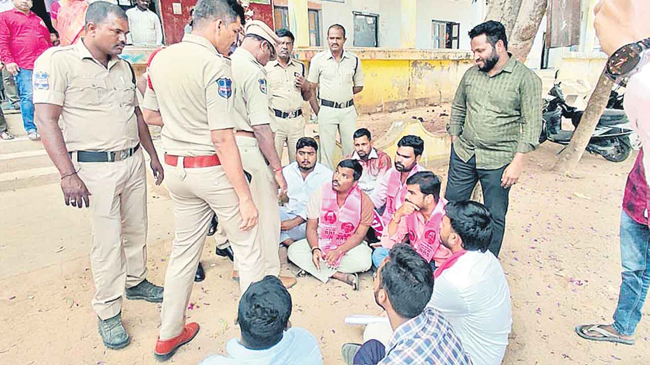 విద్యార్థులు చనిపోతున్నా పట్టదా!