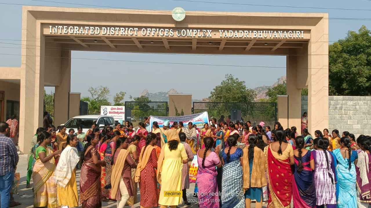 సమగ్ర శిక్ష ఉద్యోగులను వెంటనే రెగ్యులరైజ్‌ చేయాలి