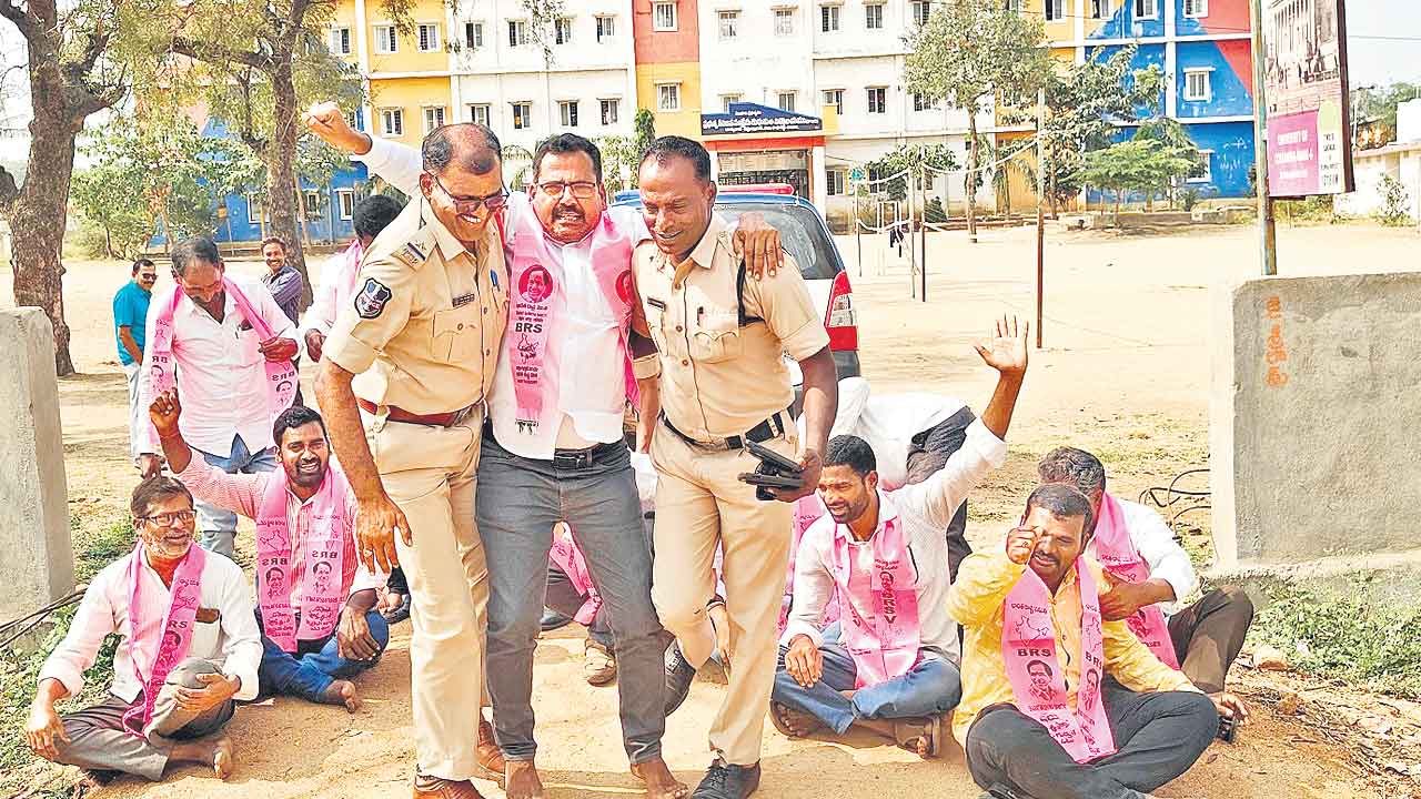 బీఆర్‌ఎస్‌ నాయకుల అరెస్టు