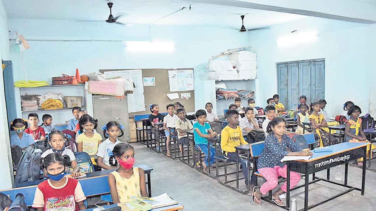 Free Electricity | బడులకు ఉచిత విద్యుత్తు ఉత్తదేనా.. నాలుగు నెలలుగా జారీకాని జీరో బిల్లులు!