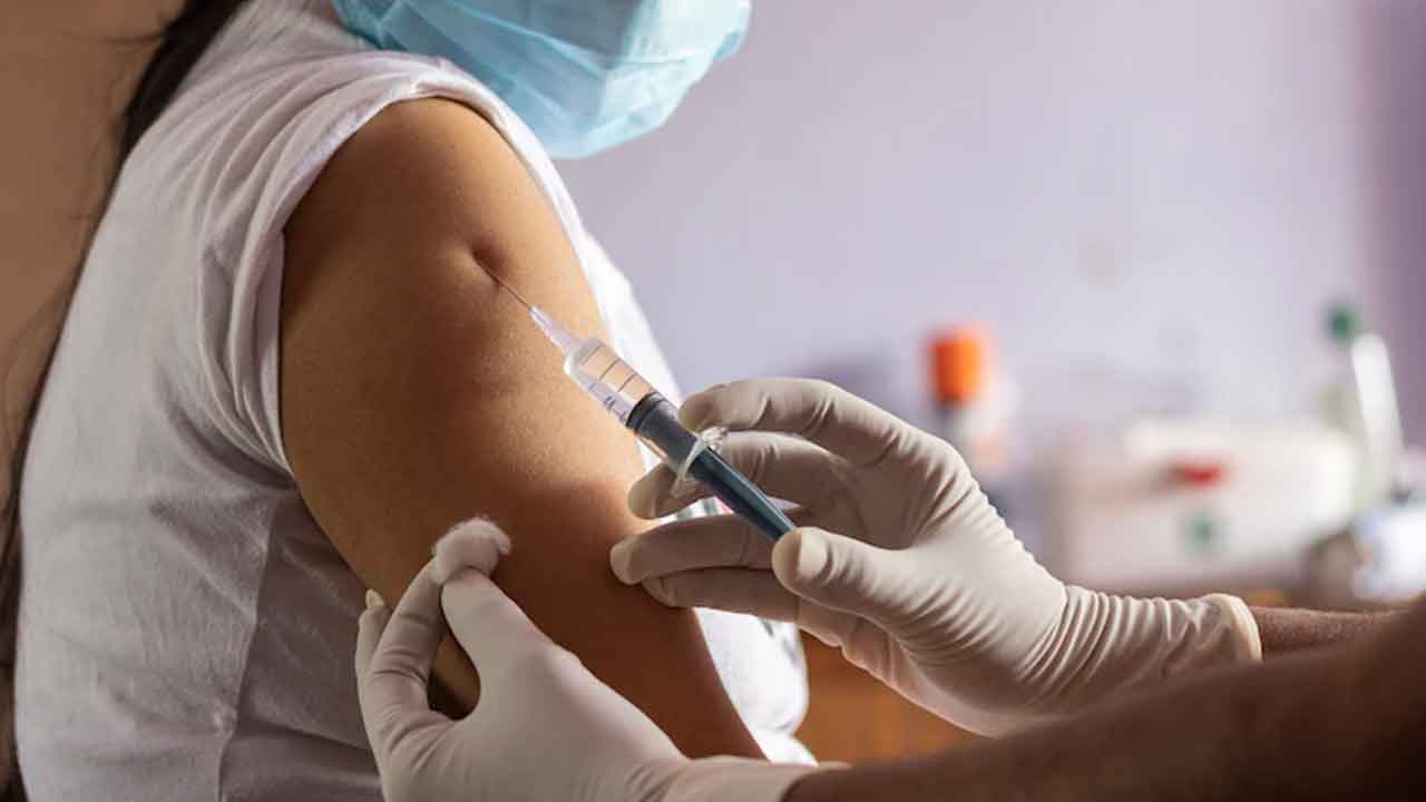 mRNA Vaccine | ఎంఆర్‌ఎన్‌ఏ కొవిడ్‌ టీకాలతో మరణ ముప్పు..! వైద్య నిపుణుల హెచ్చరిక..!