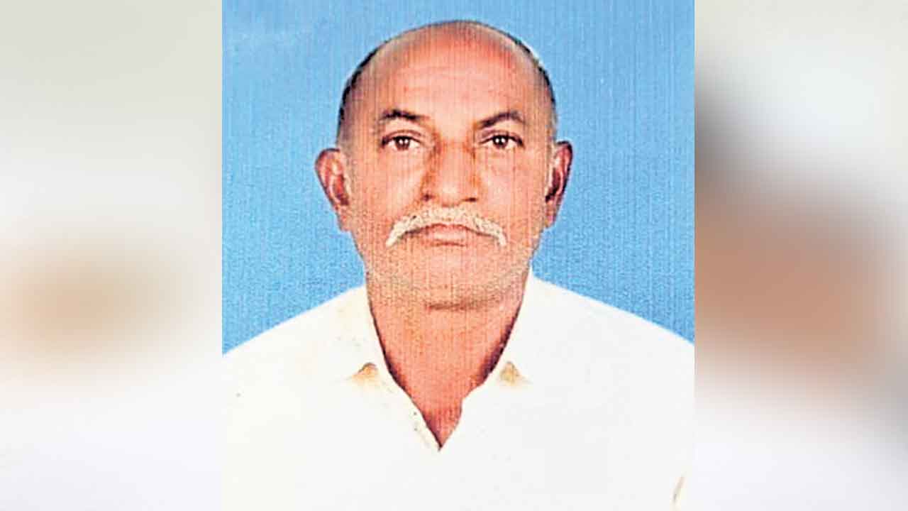 రుణమాఫీ కాలేదని రైతు ఆత్మహత్య