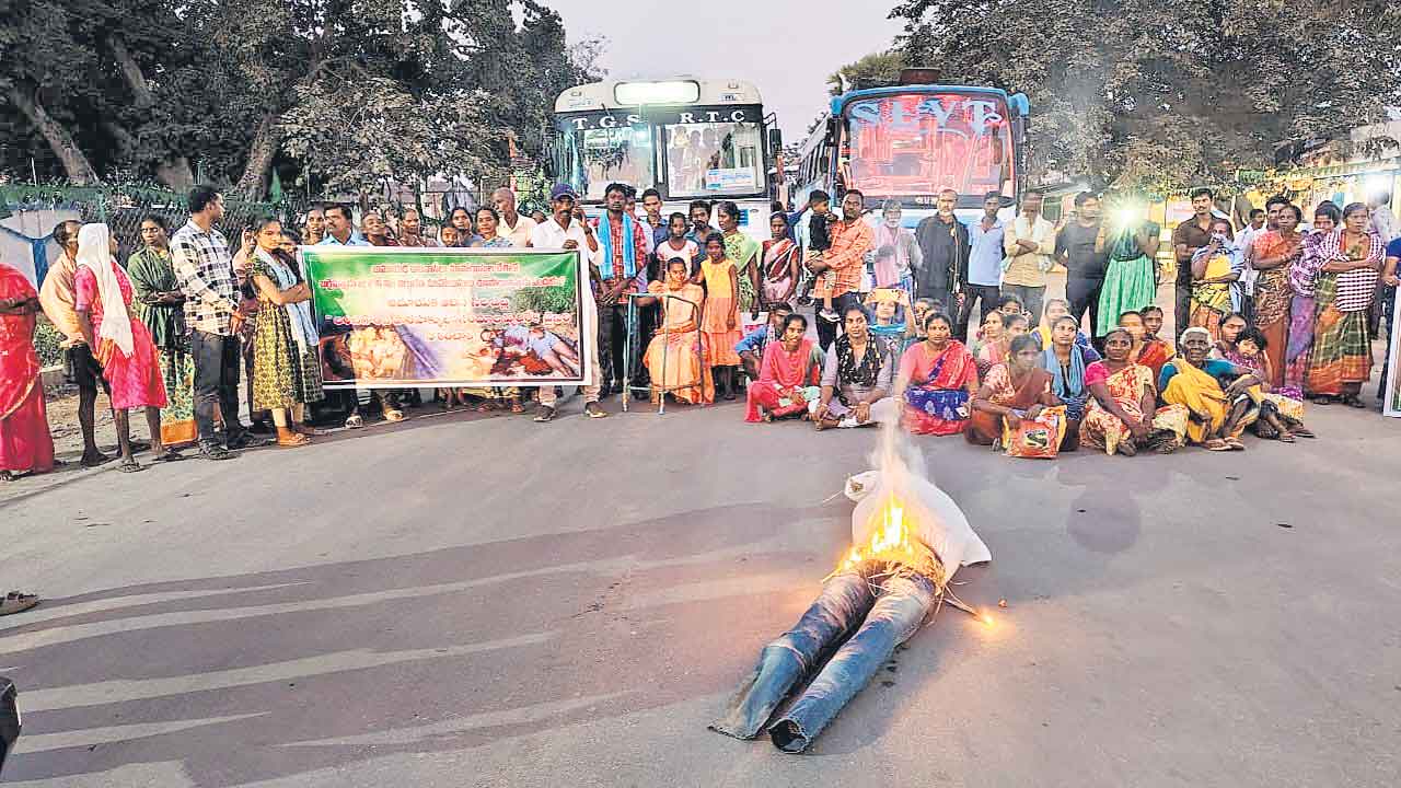 మావోయిస్టు బాధిత కుటుంబాల ధర్నా