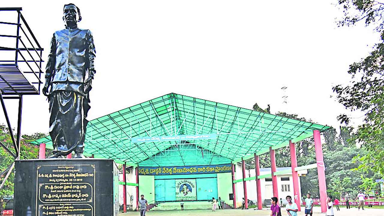 మిమిక్రీ లెజెండ్‌ నేరెళ్ల