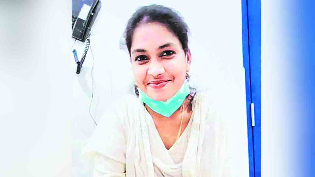 స్టాఫ్‌ నర్స్‌ అనుమానాస్పద మృతి