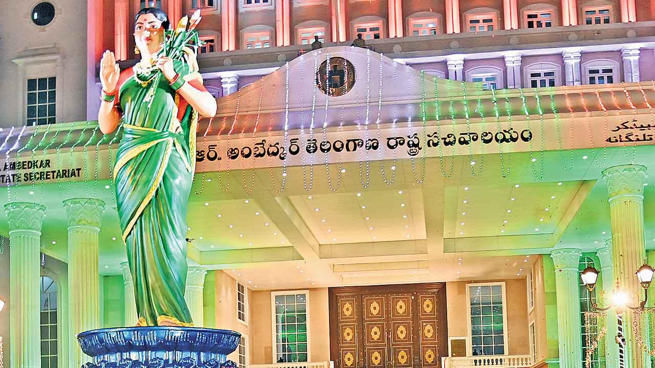 ఏటా తెలంగాణ తల్లి అవతరణ దినోత్సవం