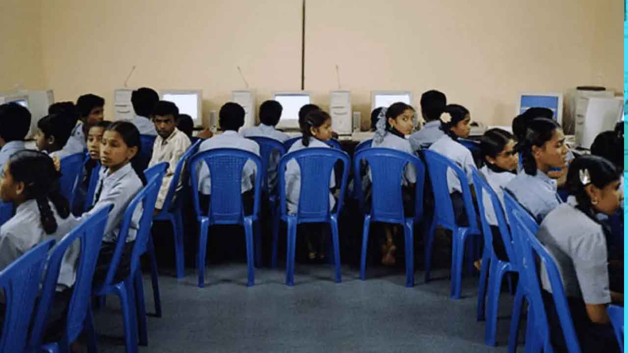 Govt Schools | 91 శాతం సర్కారు స్కూళ్లకు నో ఇంటర్నెట్‌.. డిజిటల్‌, త్రీడీ పాఠాలంటూ అభూతకల్పనలు