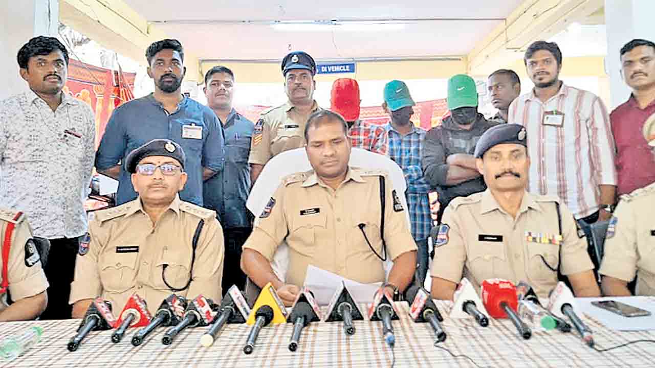 బైక్‌ల చోరీ నిందితుల రిమాండ్‌