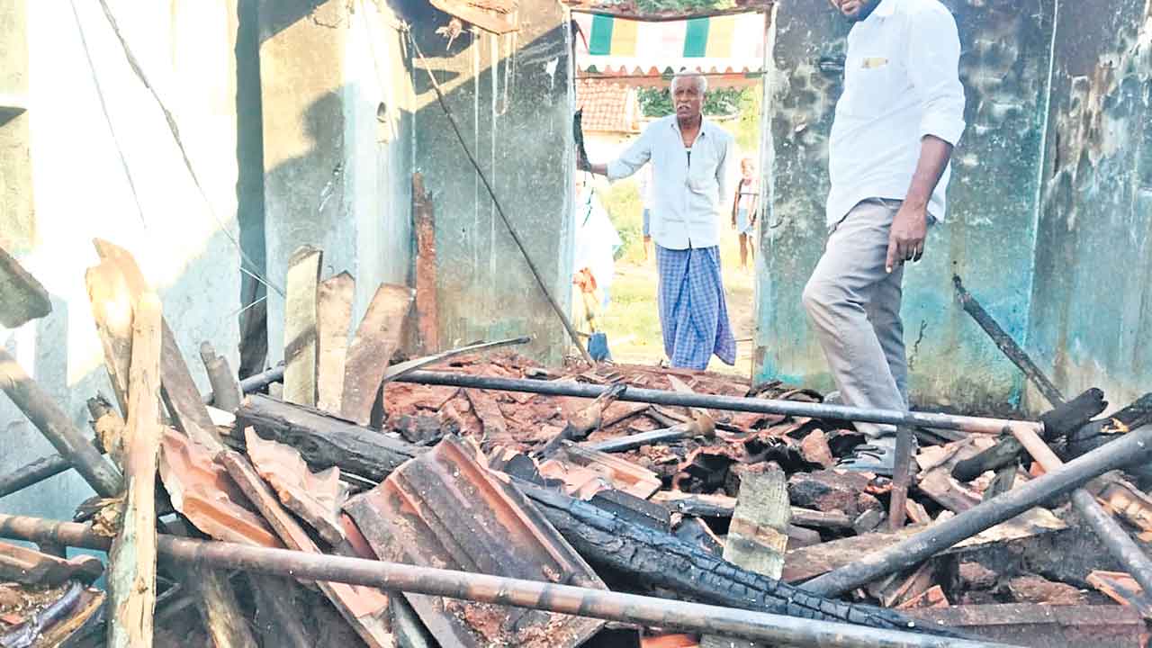 నిద్రలోనే ఆహుతి… ఒకరి సజీవ దహనం