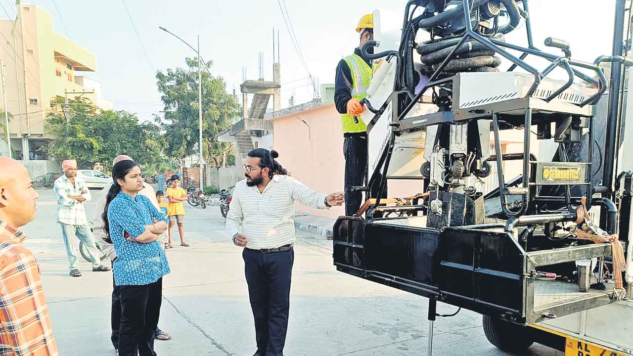 మ్యాన్‌హోల్‌ క్లీనింగ్‌కు ఆధునిక రోబోటిక్‌