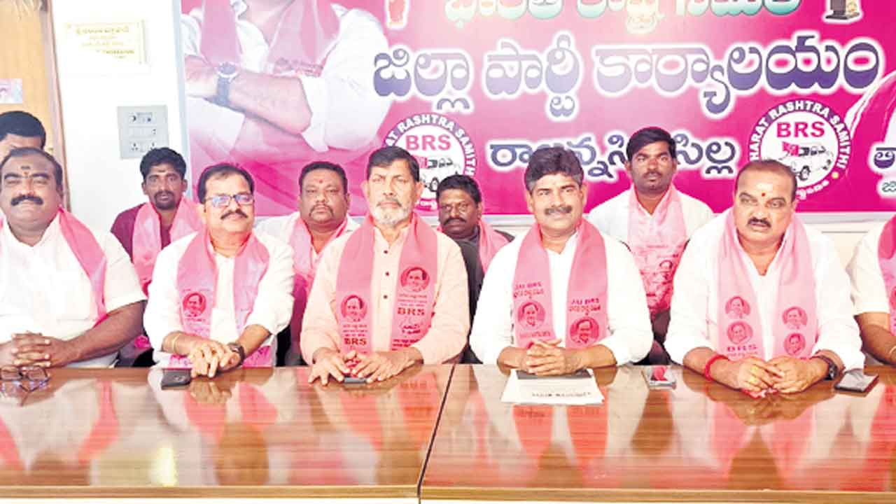 ప్రజా సమస్యలపై ప్రశ్నిస్తే కేసులా?