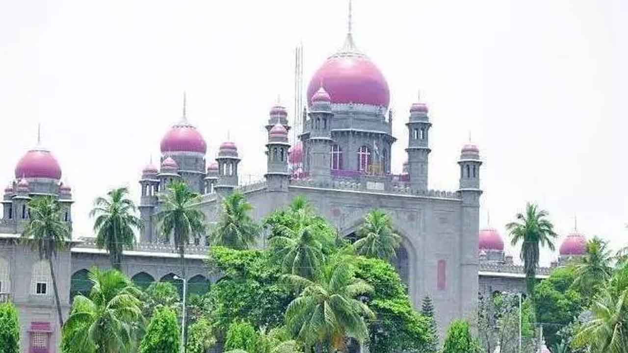 కాకతీయ మెడికల్‌ కాలేజీ ప్రిన్సిపాల్‌కు కోర్టు ధిక్కరణ నోటీసు