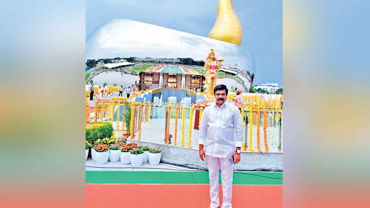 బంగారు తెలంగాణ తల్లి కనబడట్లేదా?