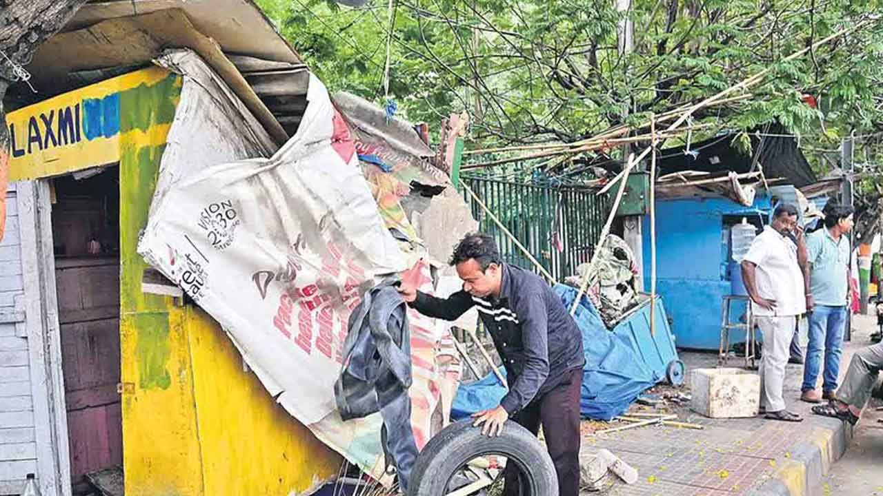 పుట్‌పాత్‌ ఆక్రమణల కూల్చివేత