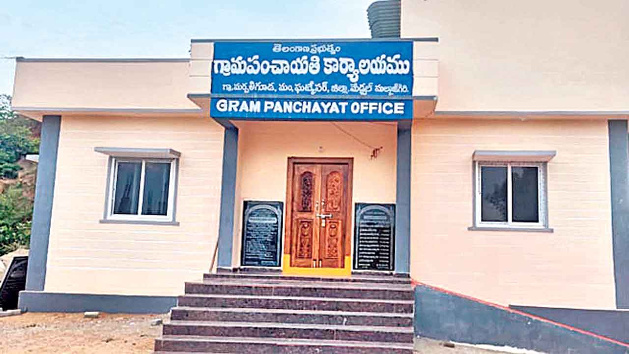 పంచాయతీ నేతలకు పదవీగండం