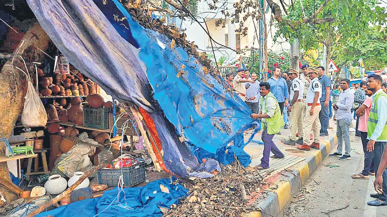 Operation Rope | బంజారాహిల్స్‌లో ఆపరేషన్‌ రోప్‌.. రోడ్డు ఆక్రమణల తొలగింపు