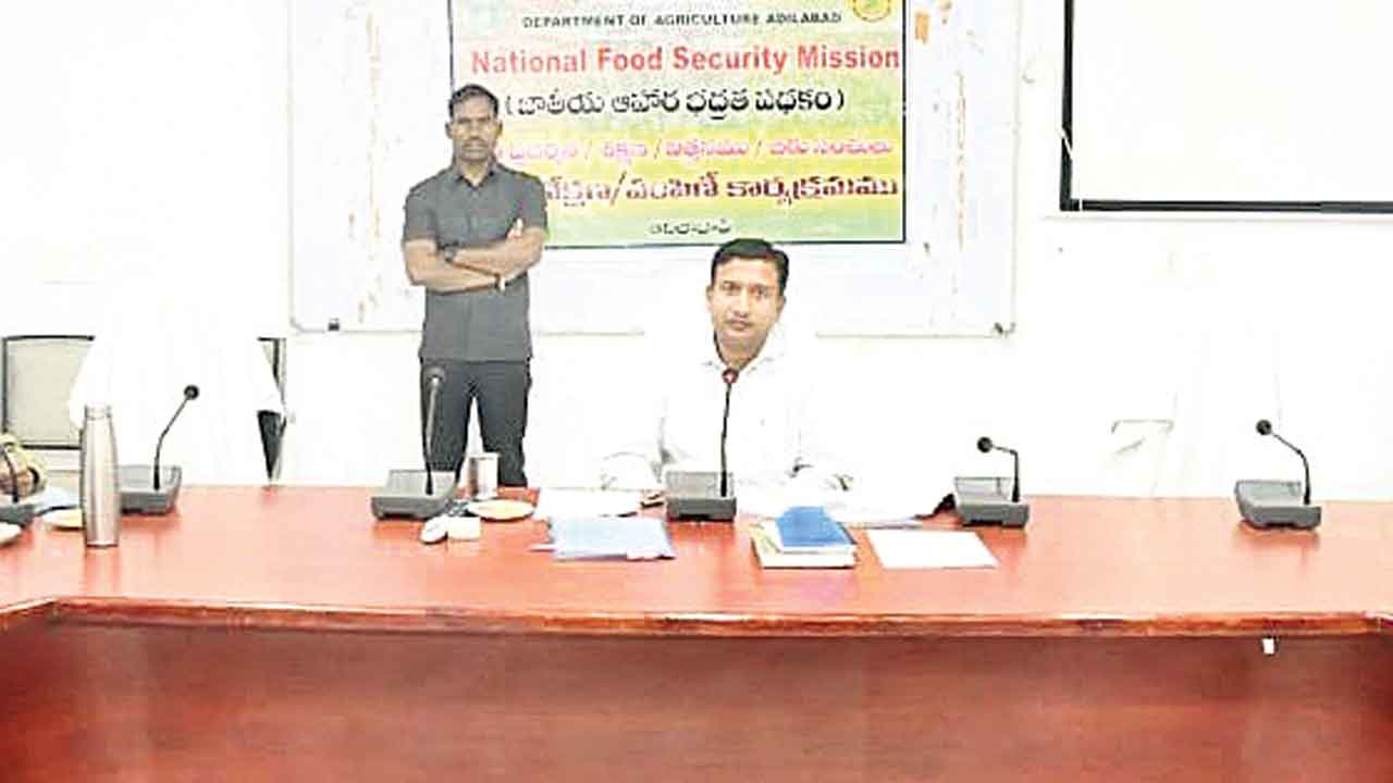 లక్ష్యాన్ని చేరుకోవాలి.. ఆహార భద్రత మిషన్‌ ఎగ్జిక్యూటివ్‌ సమావేశంలో కలెక్టర్‌