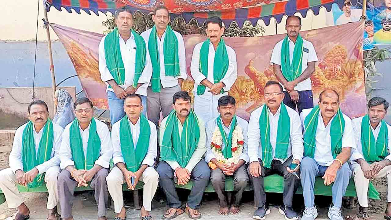 రుణమాఫీ కోసం రైతు దీక్ష