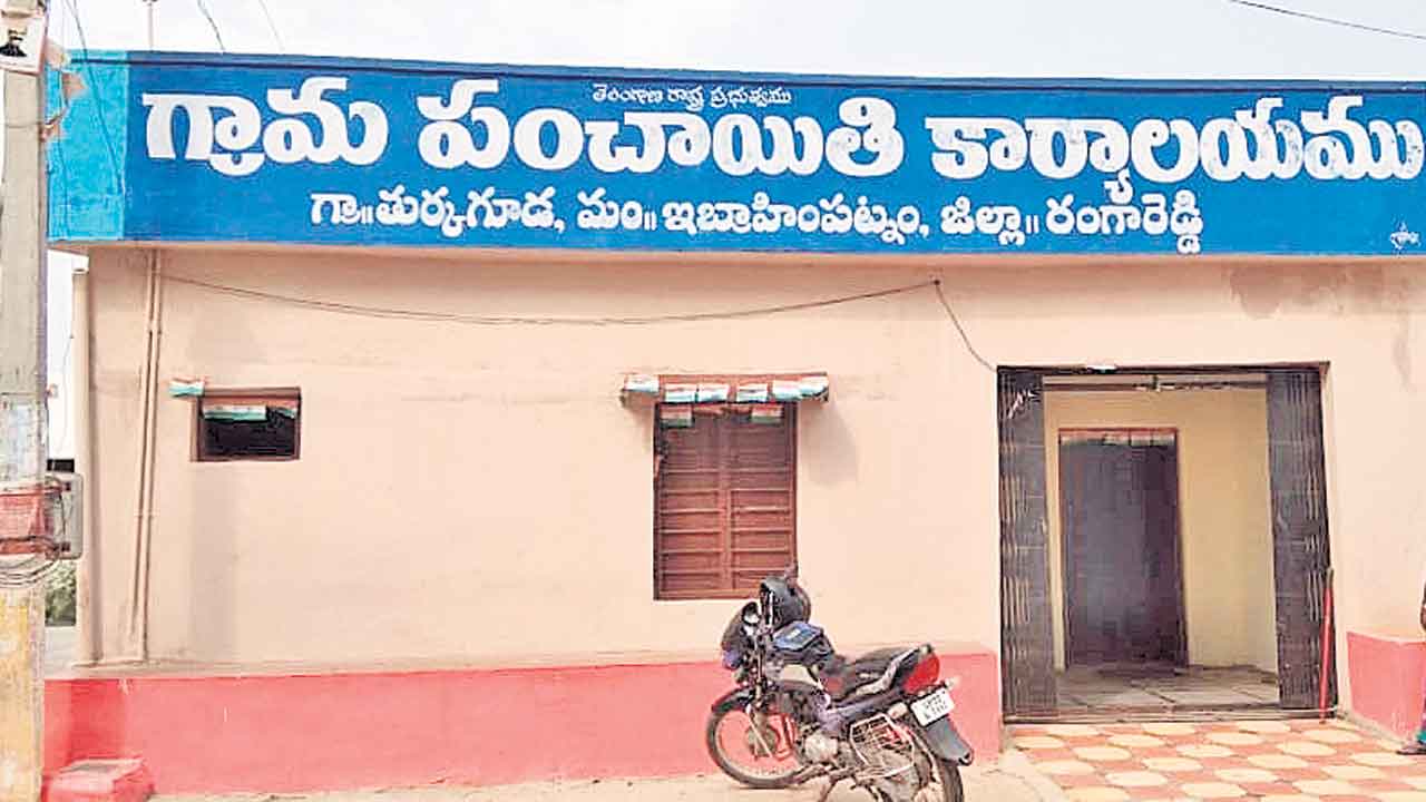 మాజీల గోడు.. వినేదెవరూ..