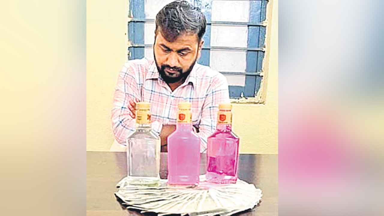 ఏసీబీకి చిక్కిన పంచాయతీ కార్యదర్శి