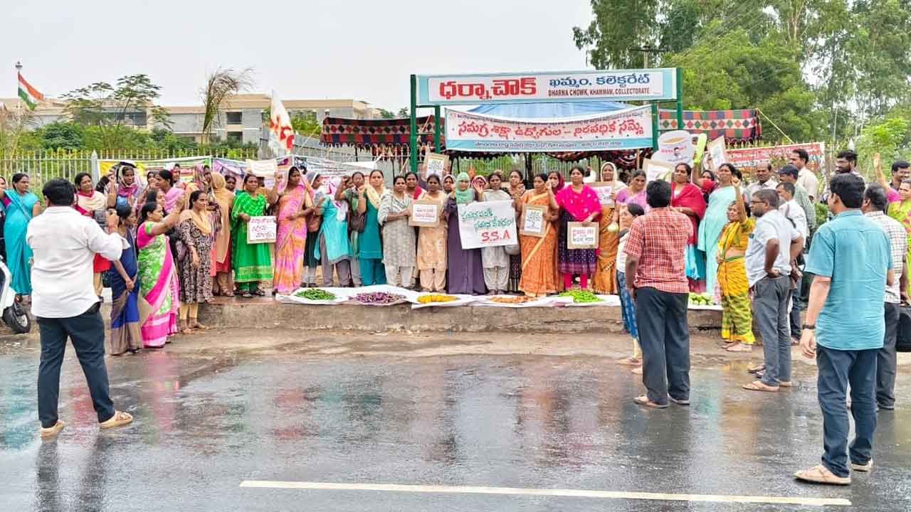 కూరగాయలు విక్రయిస్తూ.. శ్రీరాముడికి వినతిపత్రం ఇస్తూ..