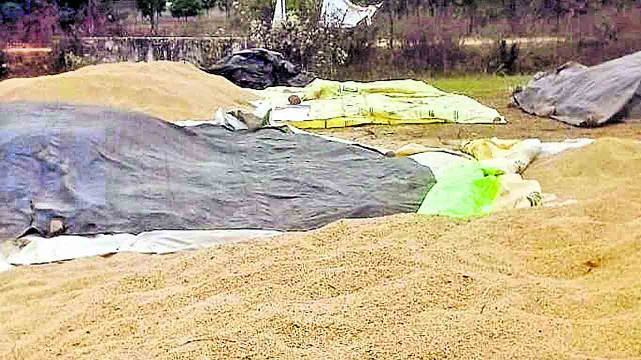 ధాన్యం రైతుల దిగాలు !