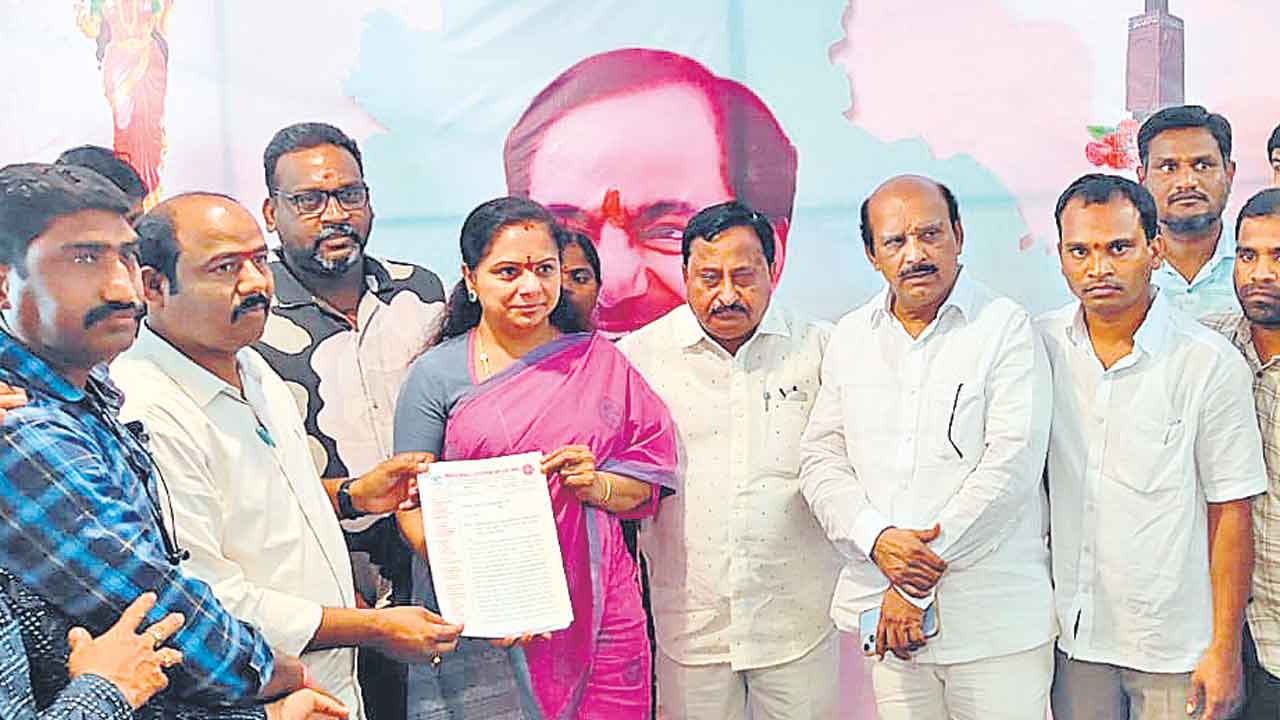 కార్మికుల సమస్యలు పరిష్కరించాలి